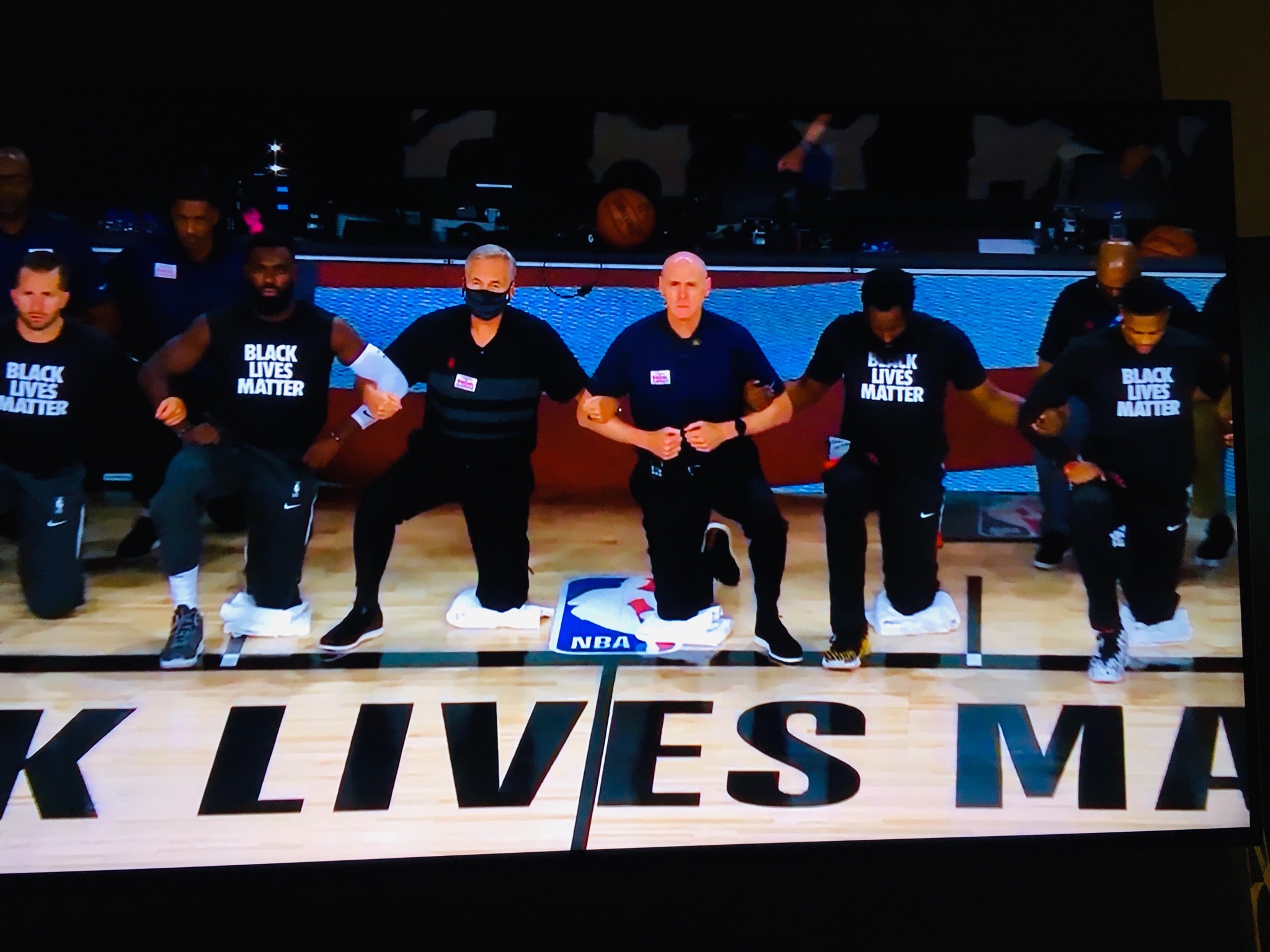 Mavs Kneel Before Anthem in First Game of NBA Restart