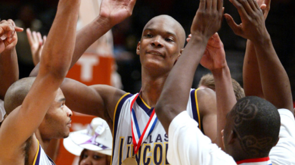 Lincoln’s Chris Bosh celebrates with team (1)