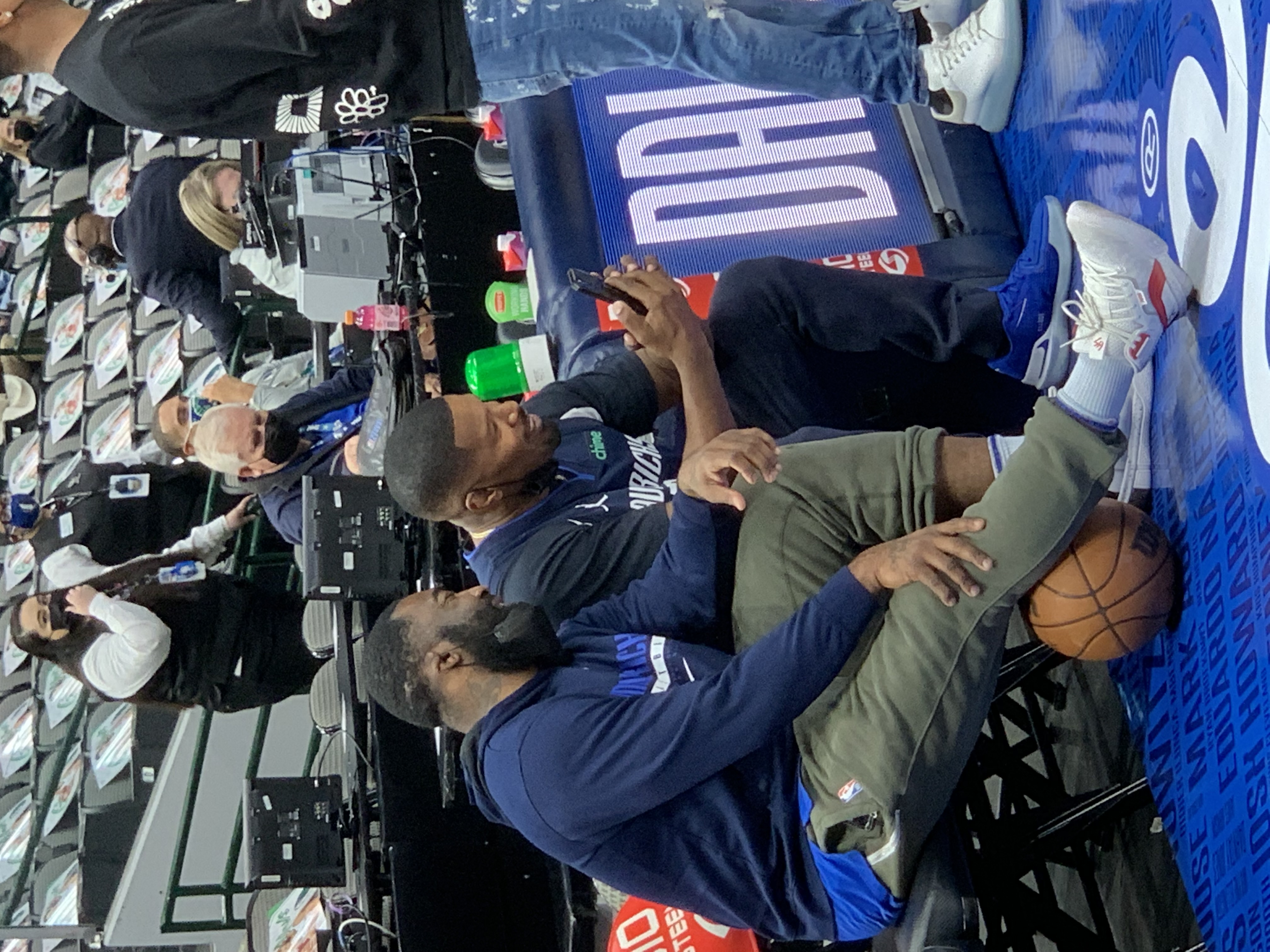 Mavs Assistant Coach Shammgod and Jamie Foxx