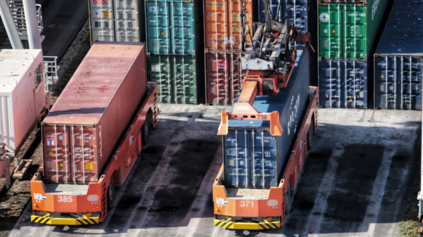CONTAINERS - unsplash.com