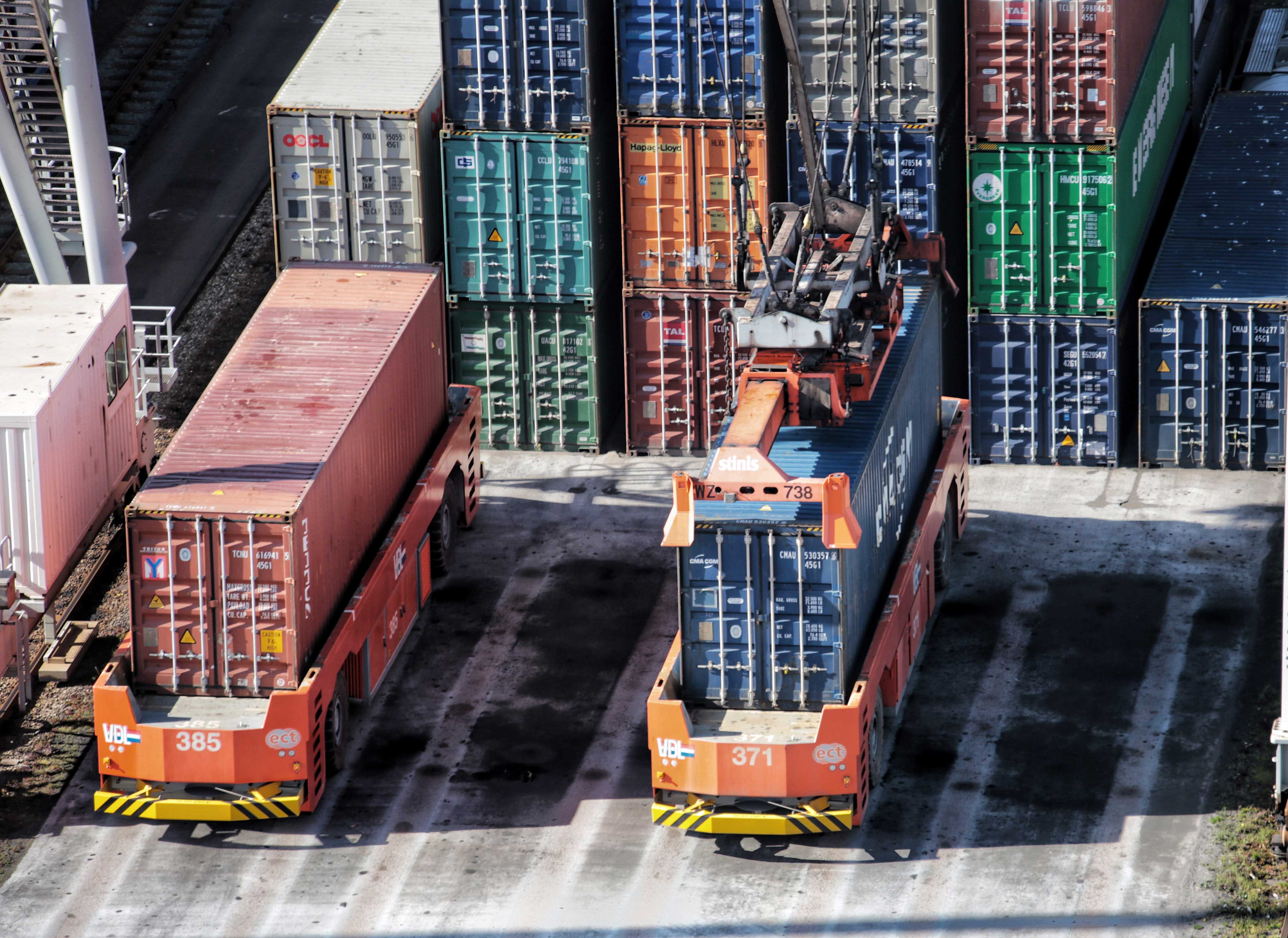 Containers-unsplash.com