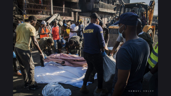 Rescuers wrapping dead bodies