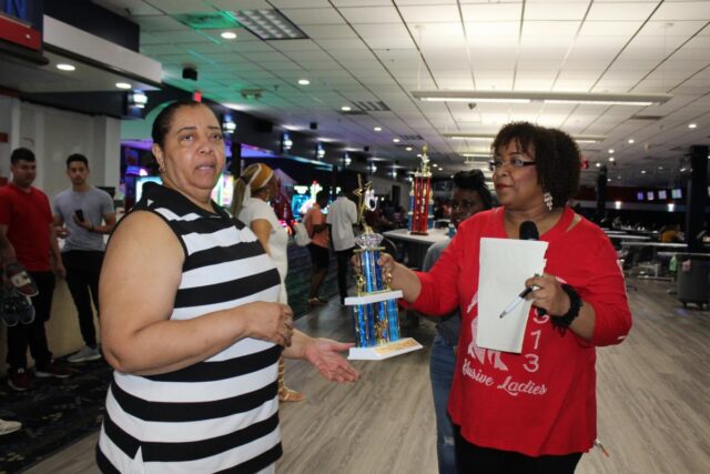 Carolyn Haynes accepts first place trophy