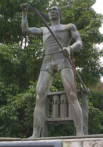 Statue of machete-griping liberator Garpar Yanga in Maxico
