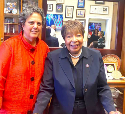 Atty. and UNT Dallas College of Law Professor Cheryl 
Wattley visits with Congresswoman Johnson.