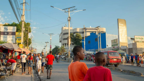 Pedestrians along Route de Delmas in Port-au-Prince