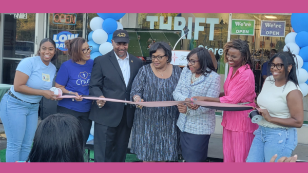 Dignitaries at Ribbon cutting (1)