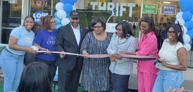 Dignitaries at Ribbon cutting