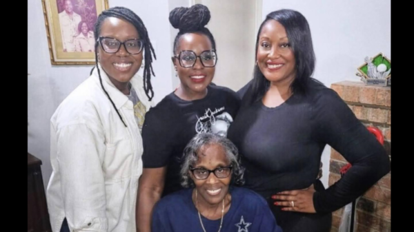 Gwendolyn, Shonedra, Shantrell and Glenda Redd (seated)