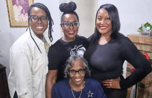 Gwendolyn, Shonedra, Shantrell and Glenda Redd (seated)