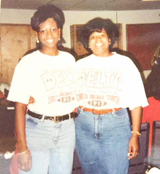 Daughter and mother at Dallas Alumnae Chapter’s