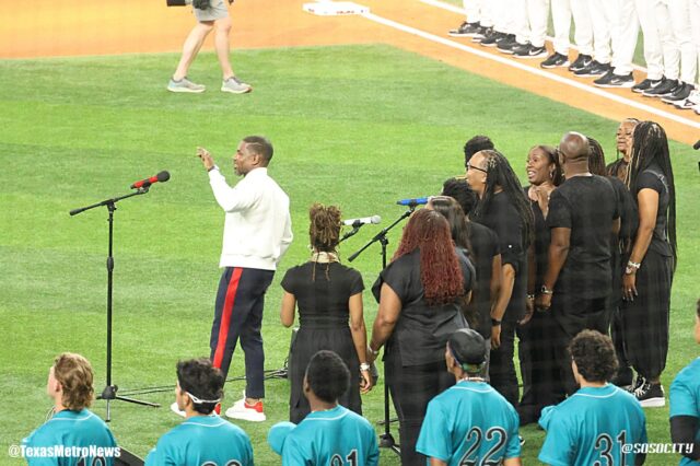 Kirk Franklin and choir perform the national anthem