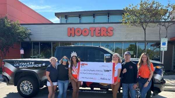 DFW Hooters Raises Money for Guns and Hoses Foundation
