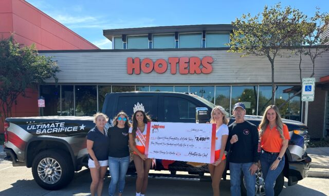 DFW Hooters Raises Money for Guns and Hoses Foundation 